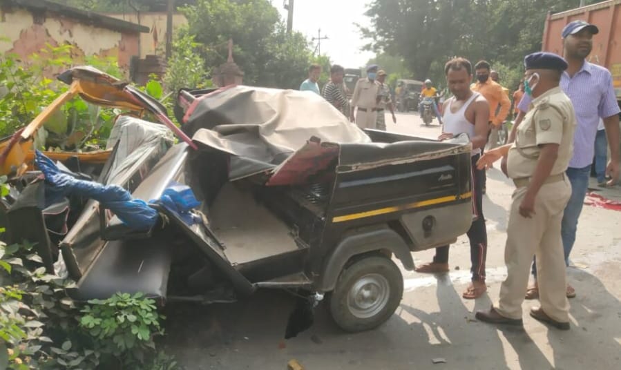 3 killed, 4 injured in trailer-auto collision on NH near Chandil Railway Station