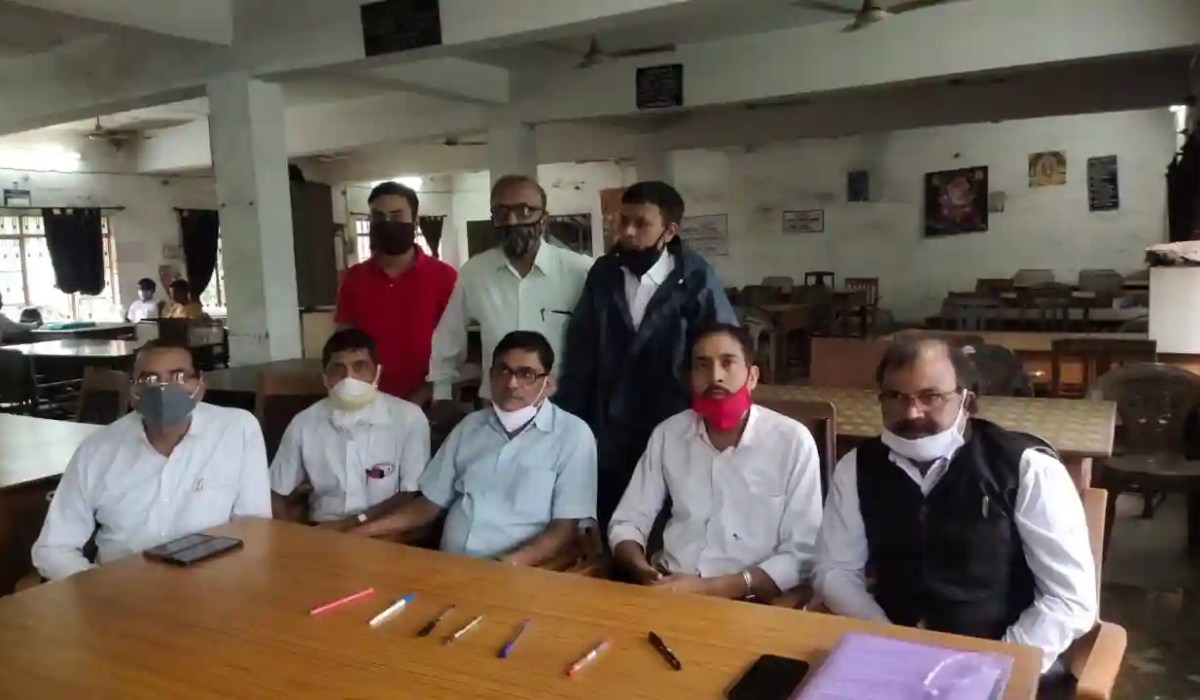 Advocates Go on Pen Down Strike to Protest Dhanbad ADJ’s Suspected Murder