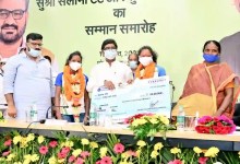 CM Felicitates Nikki Pradhan and Salima Tete, Hands Over Rs. 50 Lakh Cheque to Each