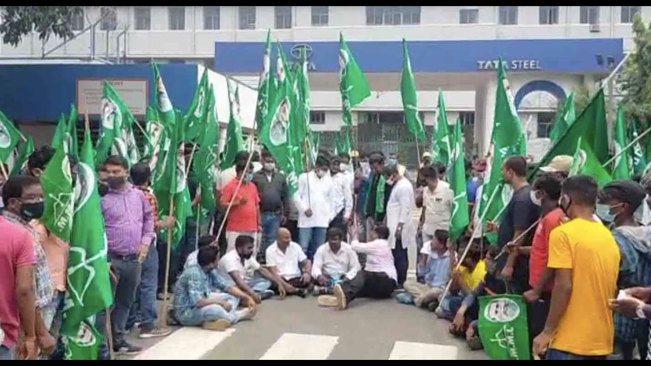JMM demonstrates at Tata Steel gate, demands preference to locals in jobs