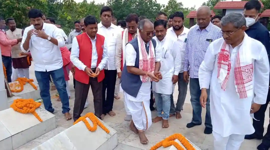 Ex-CM Babulal Marandi Pays Homage to Martyrs of Serengsia