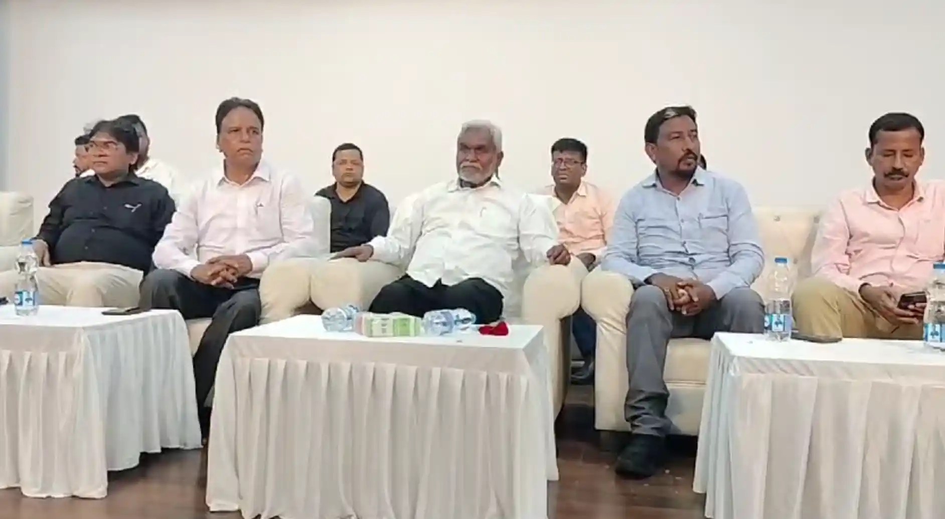 Champai Soren Gets Grand Welcome in Seraikela, Hints at ‘New Political Chapter’