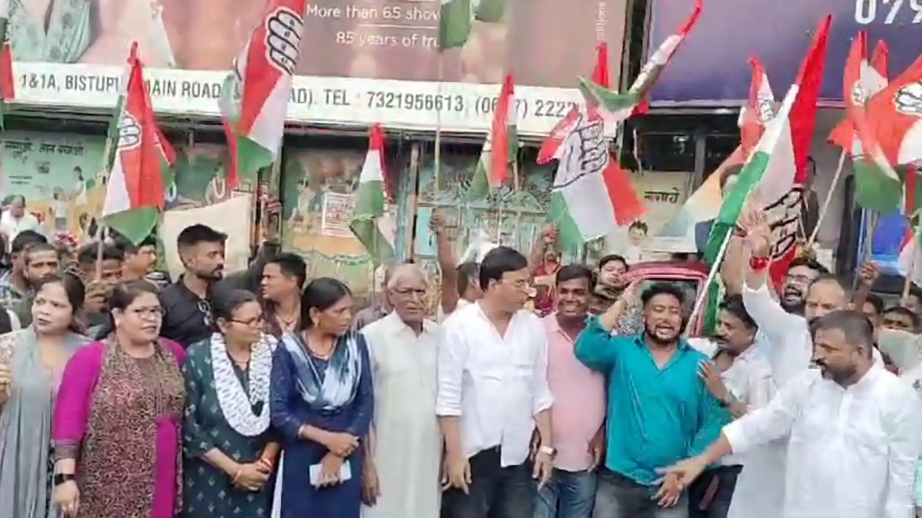 Jamshedpur Congress Protests Demolition Notice, Burns Effigies