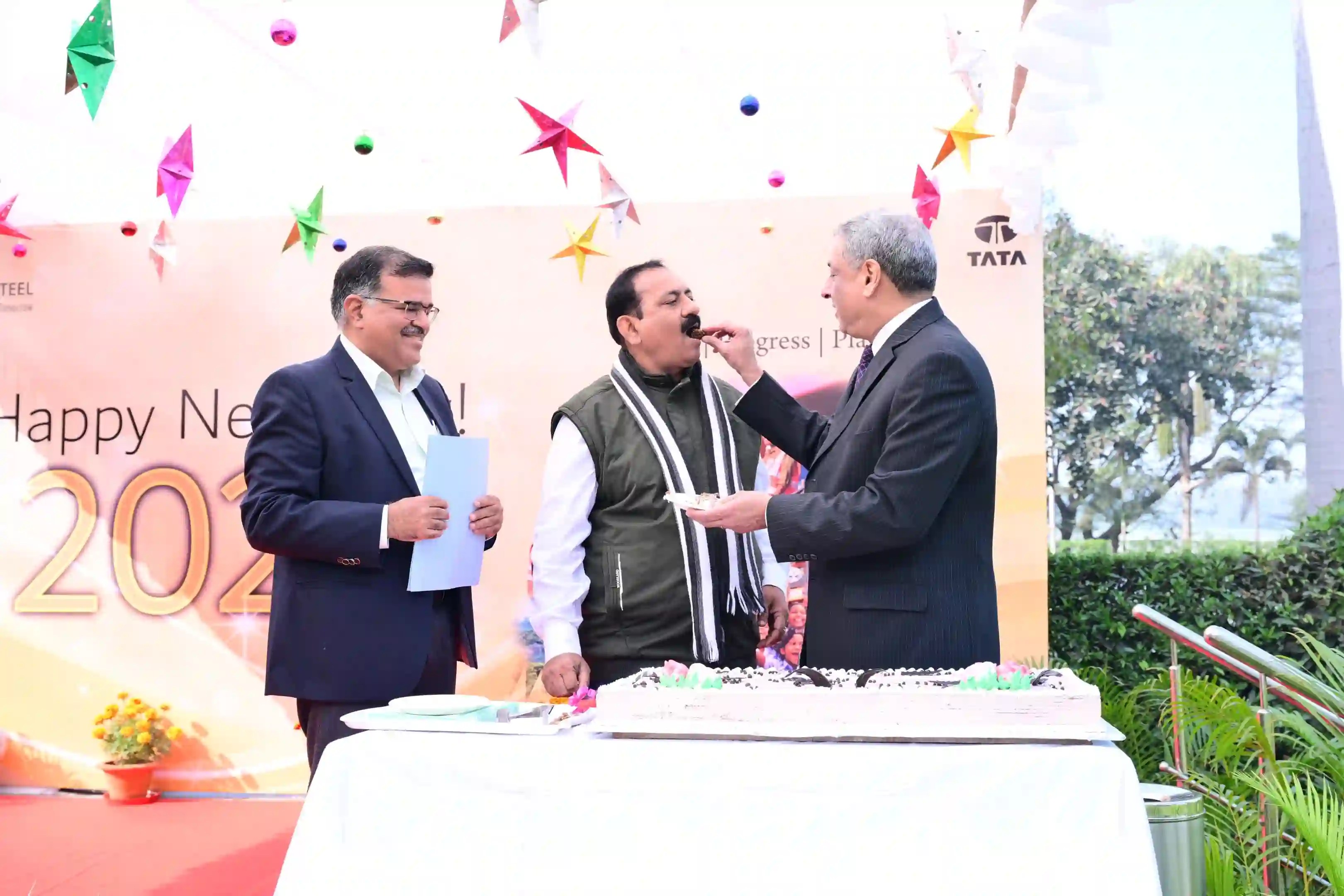 Tata Steel Welcomes New Year With Cake-Cutting Ceremony
