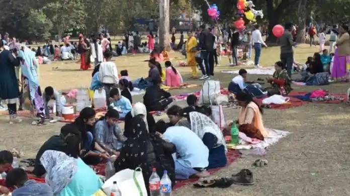 Jamshedpur Residents Throng Picnic Spots on 2025’s First Sunday