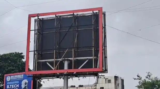 JNAC Takes Action Against Over 50 Illegal Hoardings in City