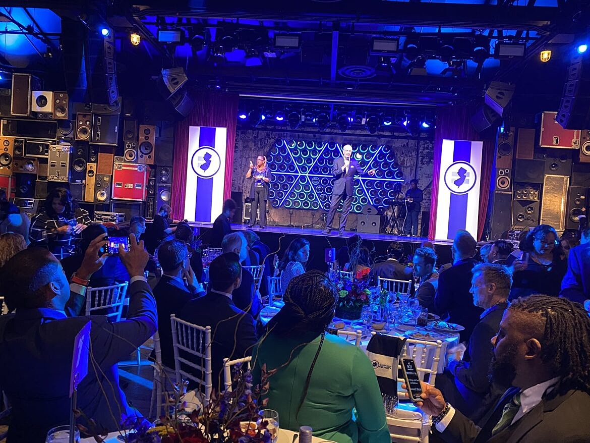 Murphy Embraces Going Maskless In Nj - 4K Abstract Designs for Desktop