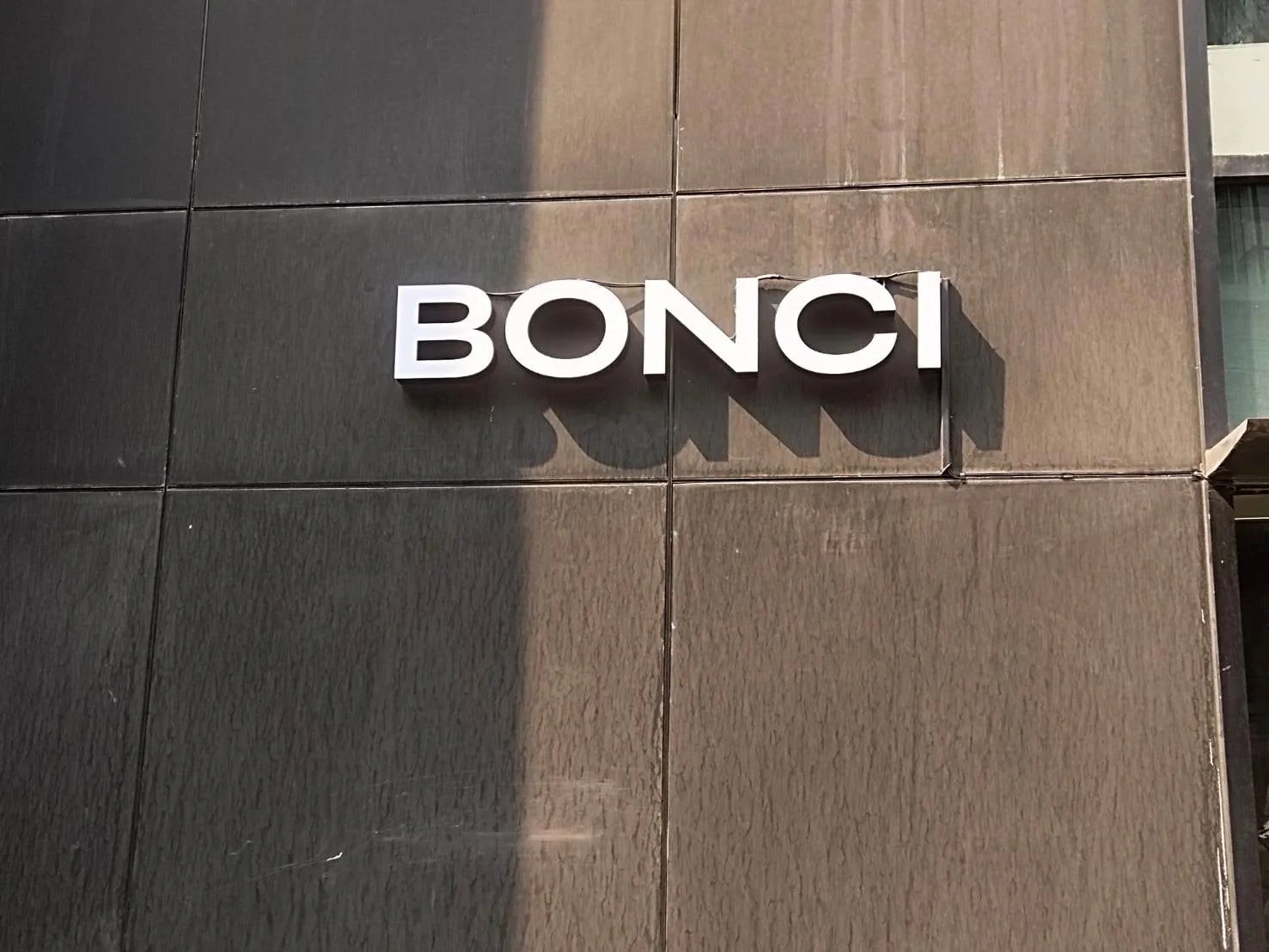 Bonci - sign by Thai Prasith Signtech