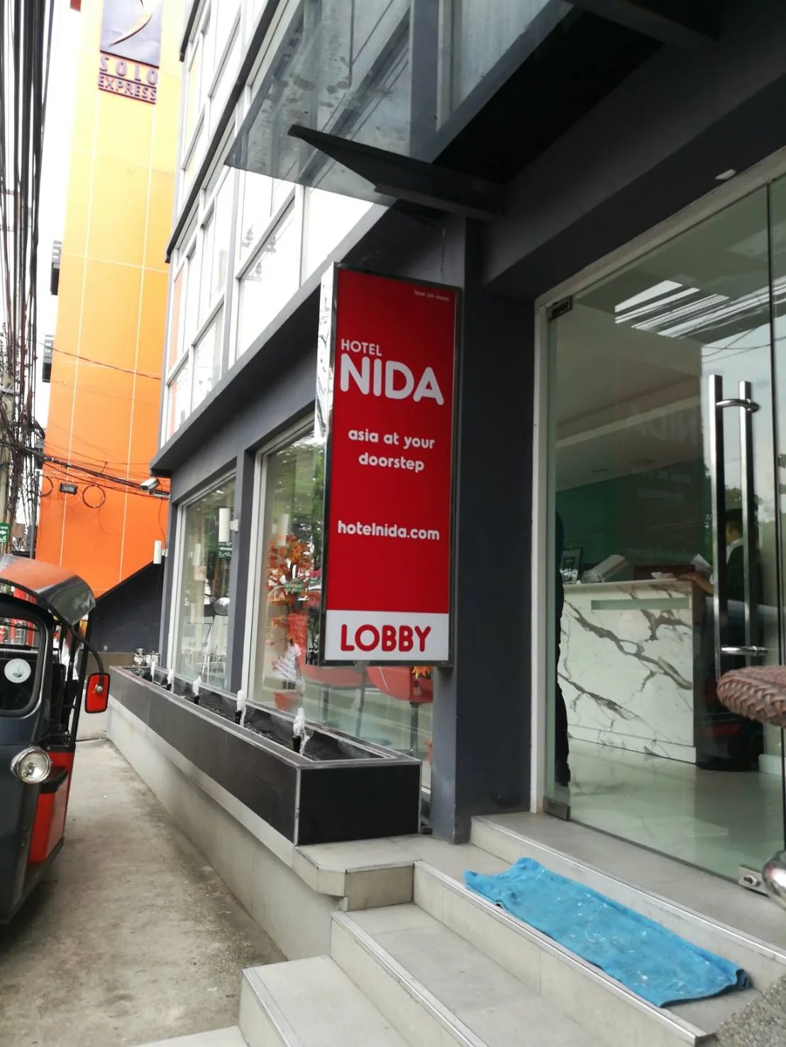 Hotel Nida - sign by Thai Prasith Signtech