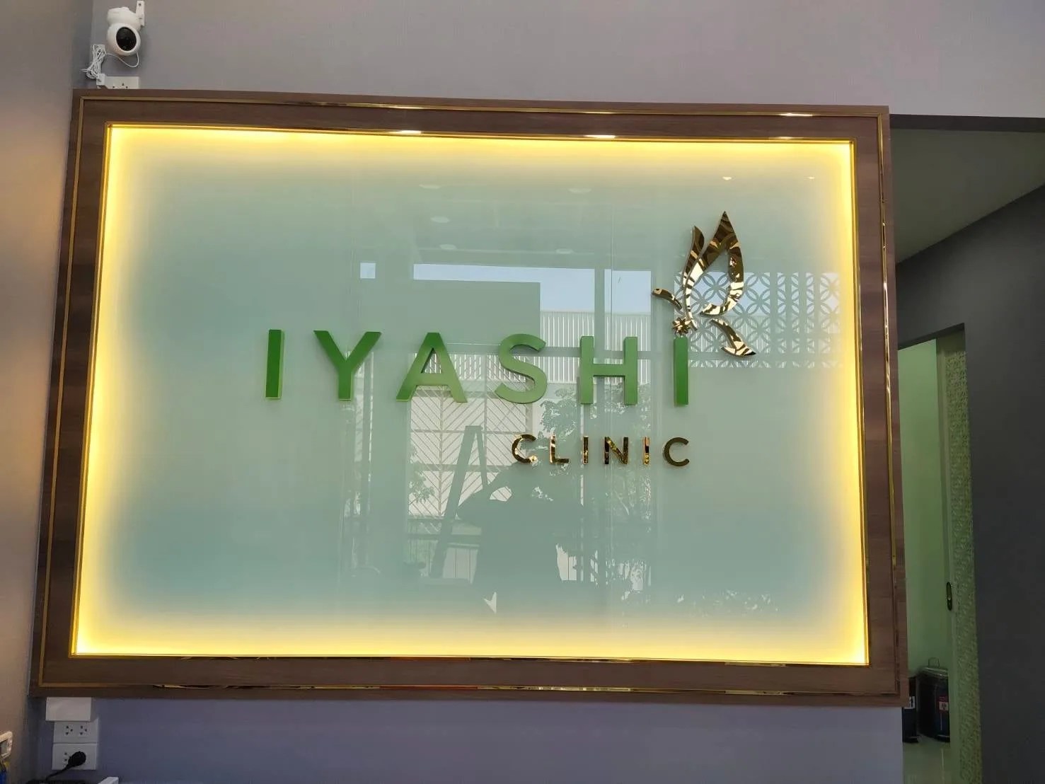 Iyashi Clinic - sign by Thai Prasith Signtech