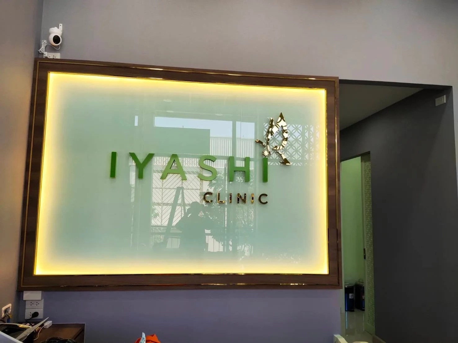 Iyashi Clinic - sign by Thai Prasith Signtech