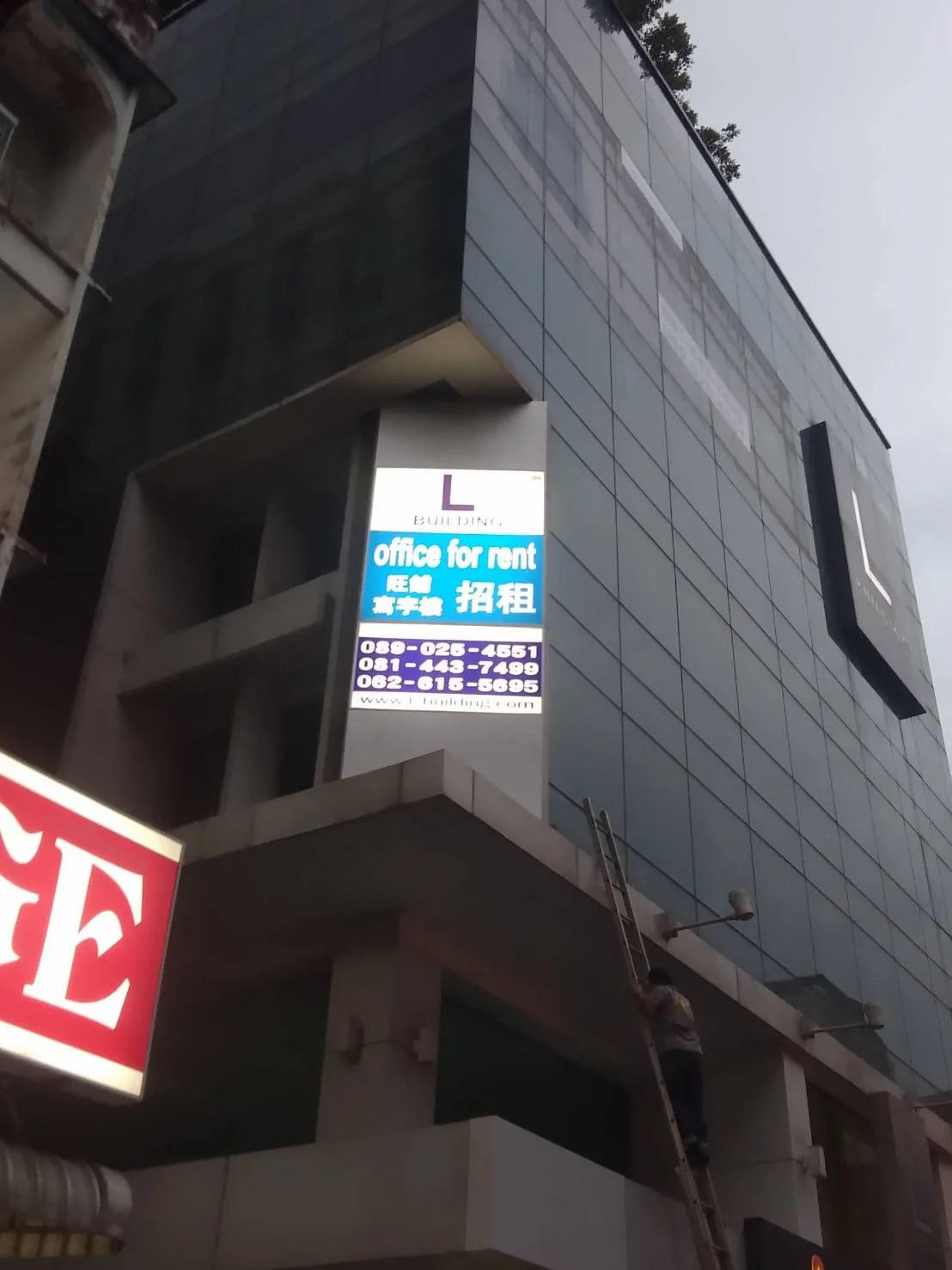 L Building - sign by Thai Prasith Signtech