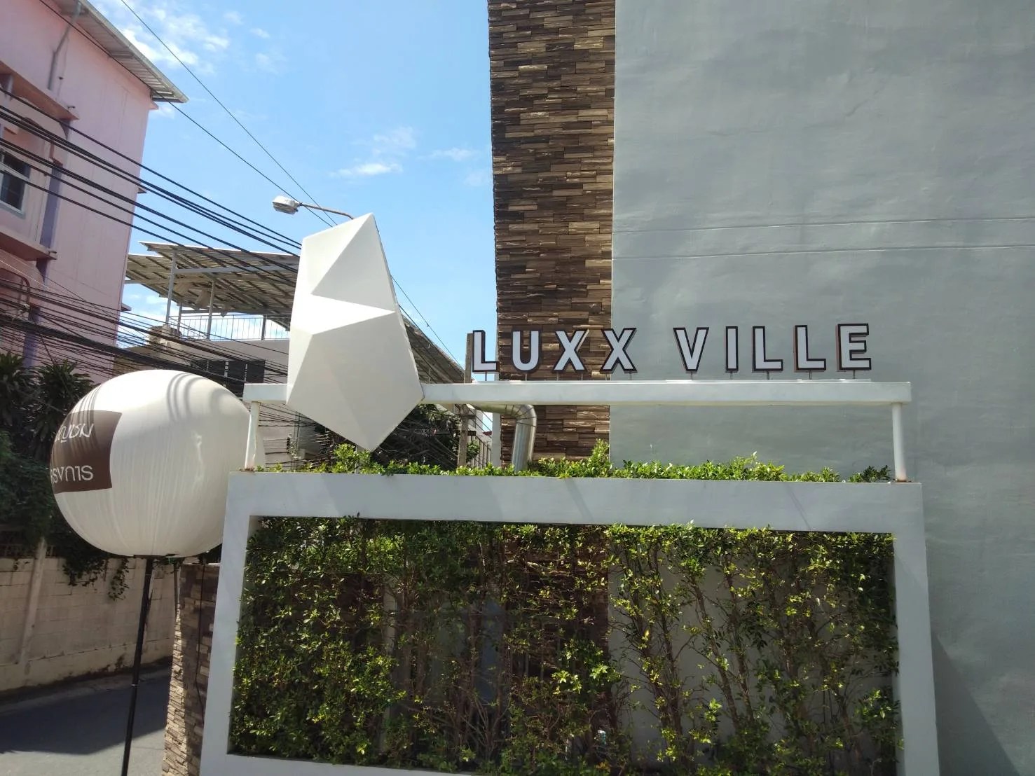 Luxx Ville - sign by Thai Prasith Signtech