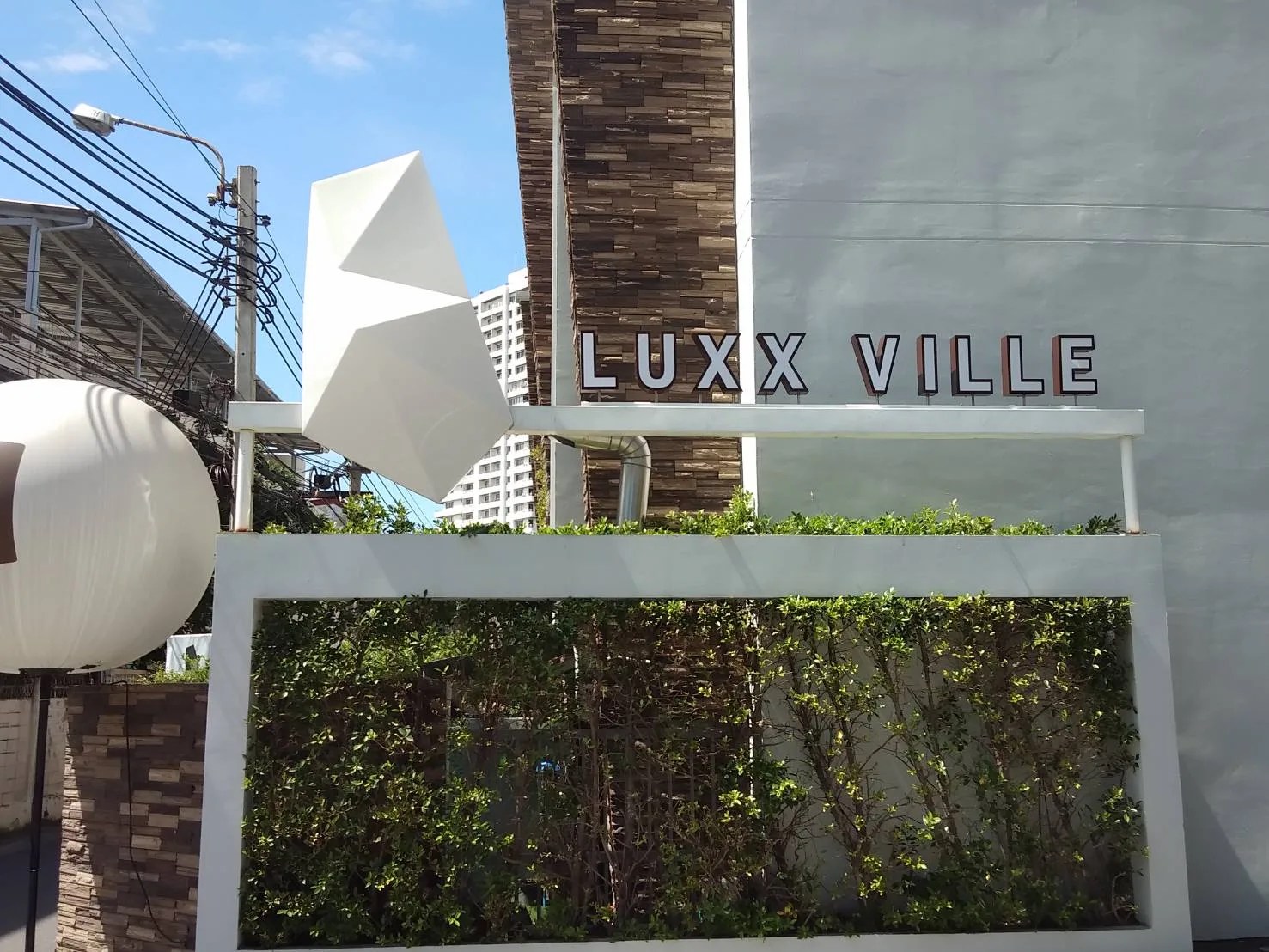 Luxx Ville - sign by Thai Prasith Signtech