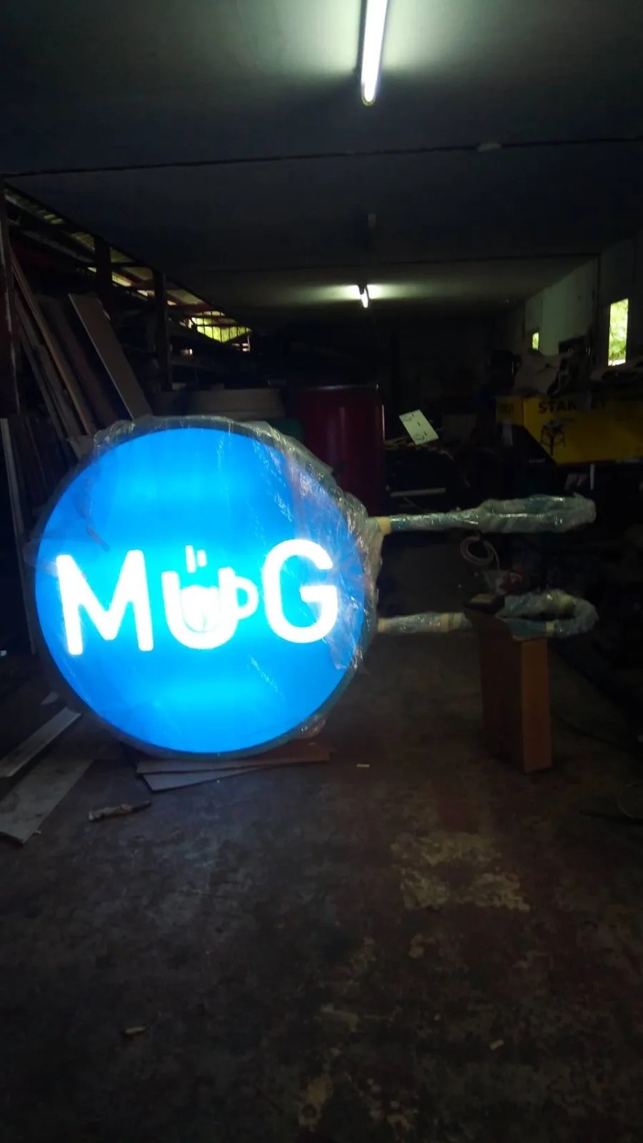 MUG Cafe - sign by Thai Prasith Signtech