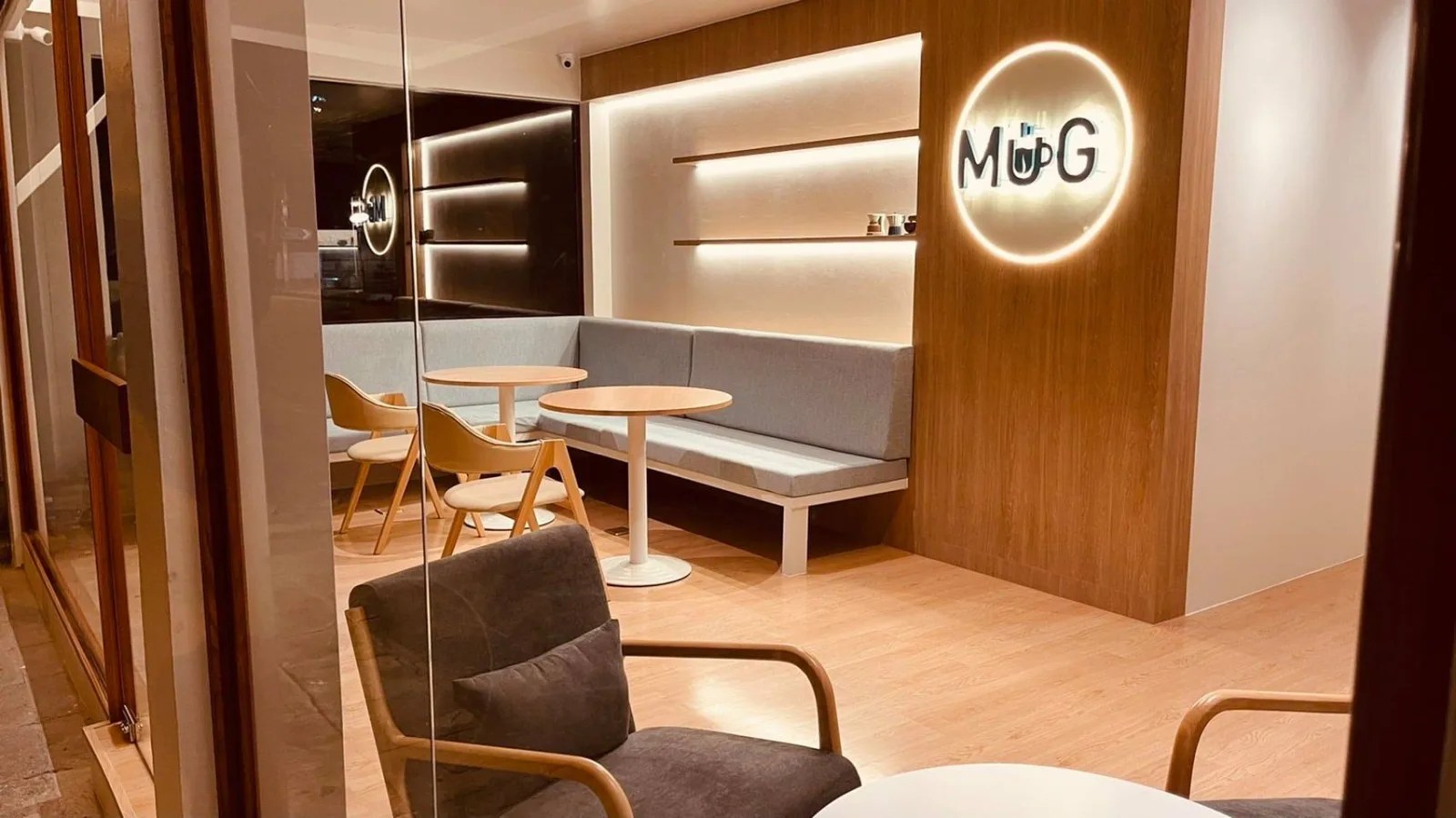 MUG Cafe - sign by Thai Prasith Signtech