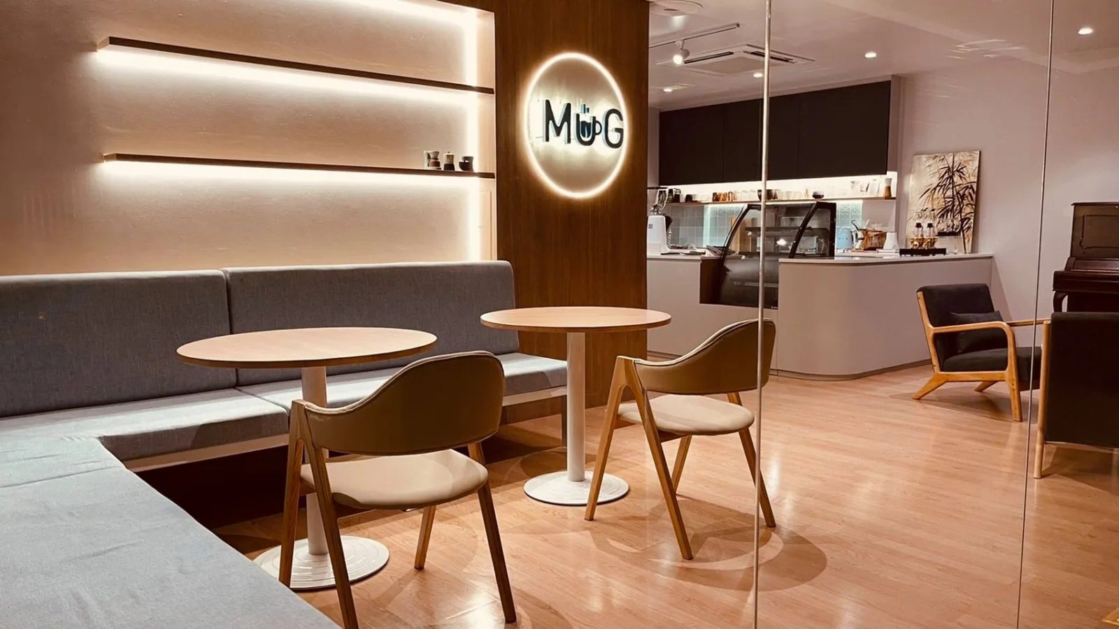 MUG Cafe - sign by Thai Prasith Signtech