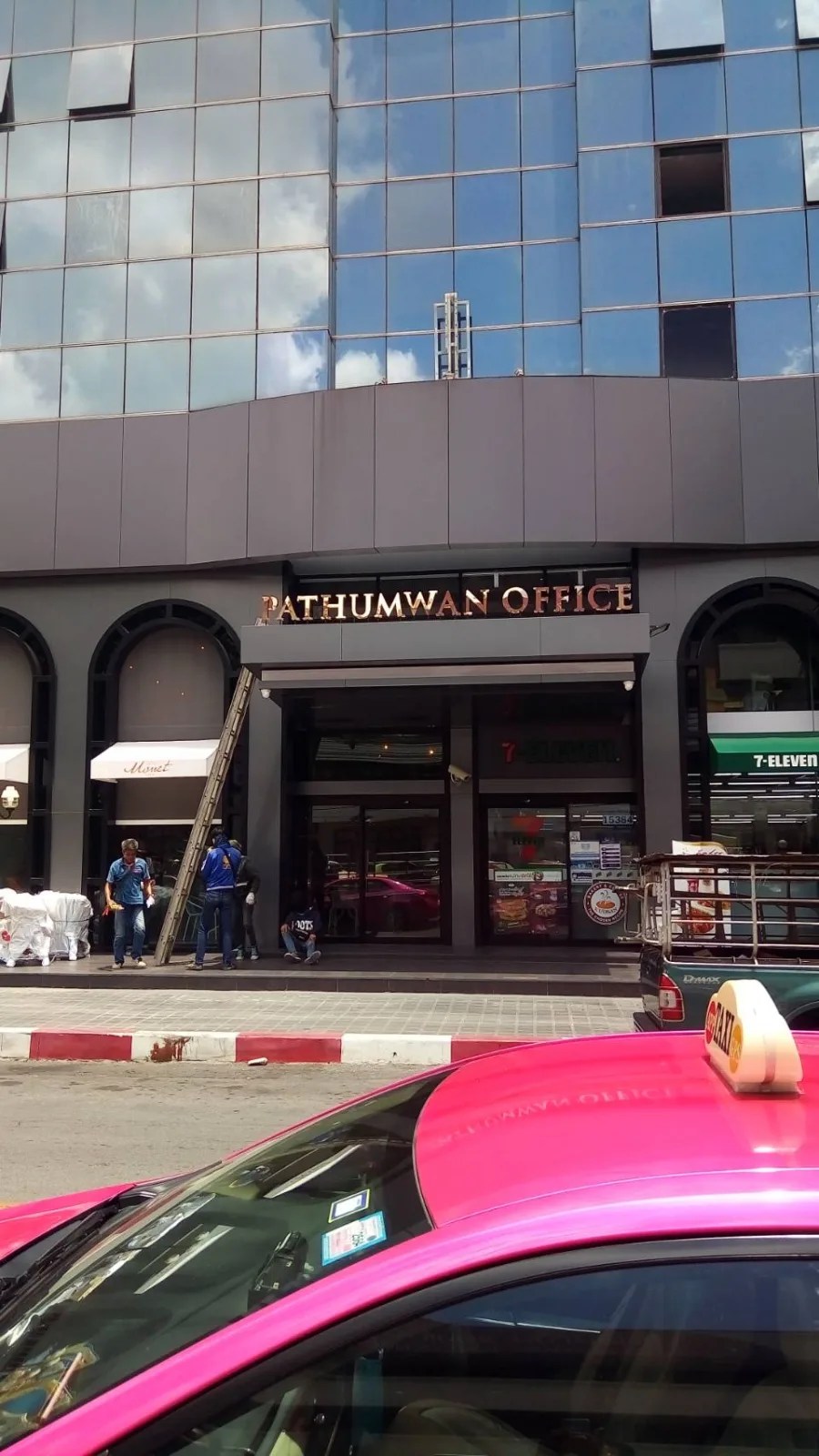 Pathumwan Office - sign by Thai Prasith Signtech