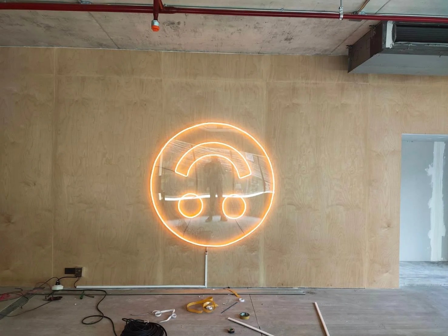 Smiley and wifi neon - sign by Thai Prasith Signtech