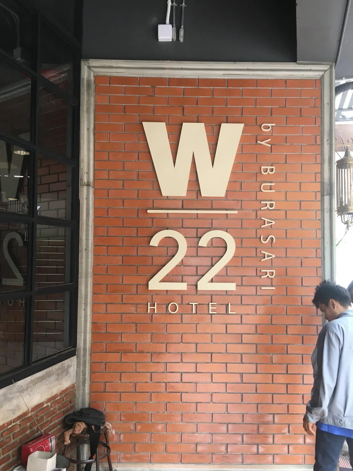 W22 Hotel by Burasari - sign by Thai Prasith Signtech