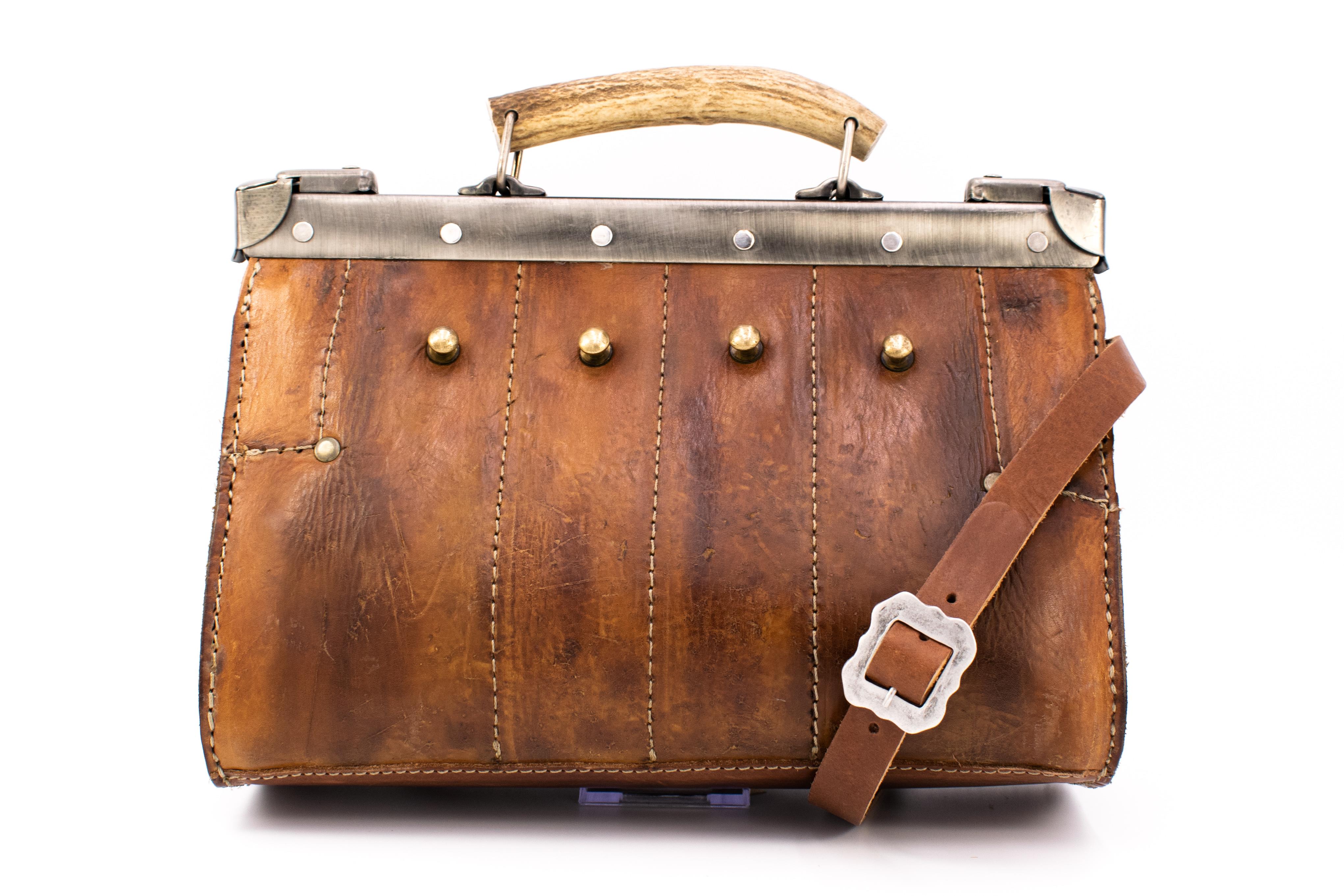Doktortasche aus antikem Material mit Segelleinen und Hirschhorngriff
