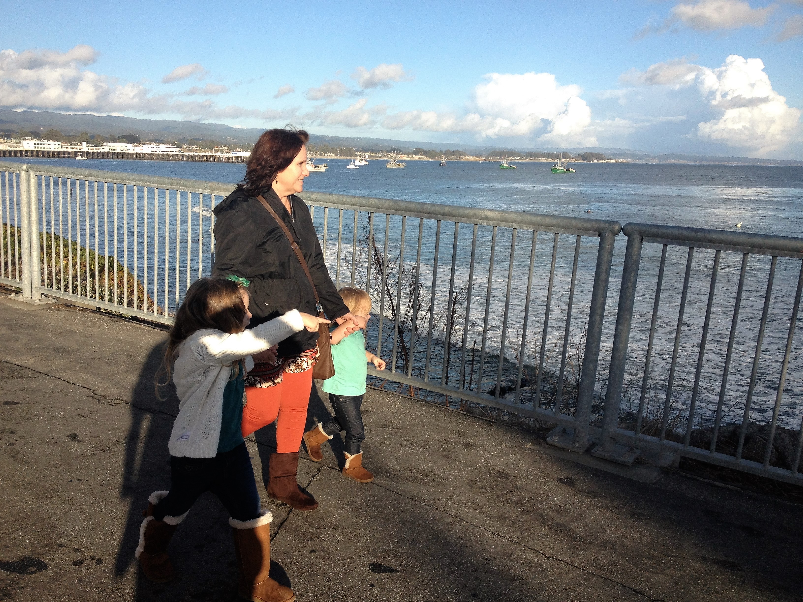 Mom girls seeing surfers