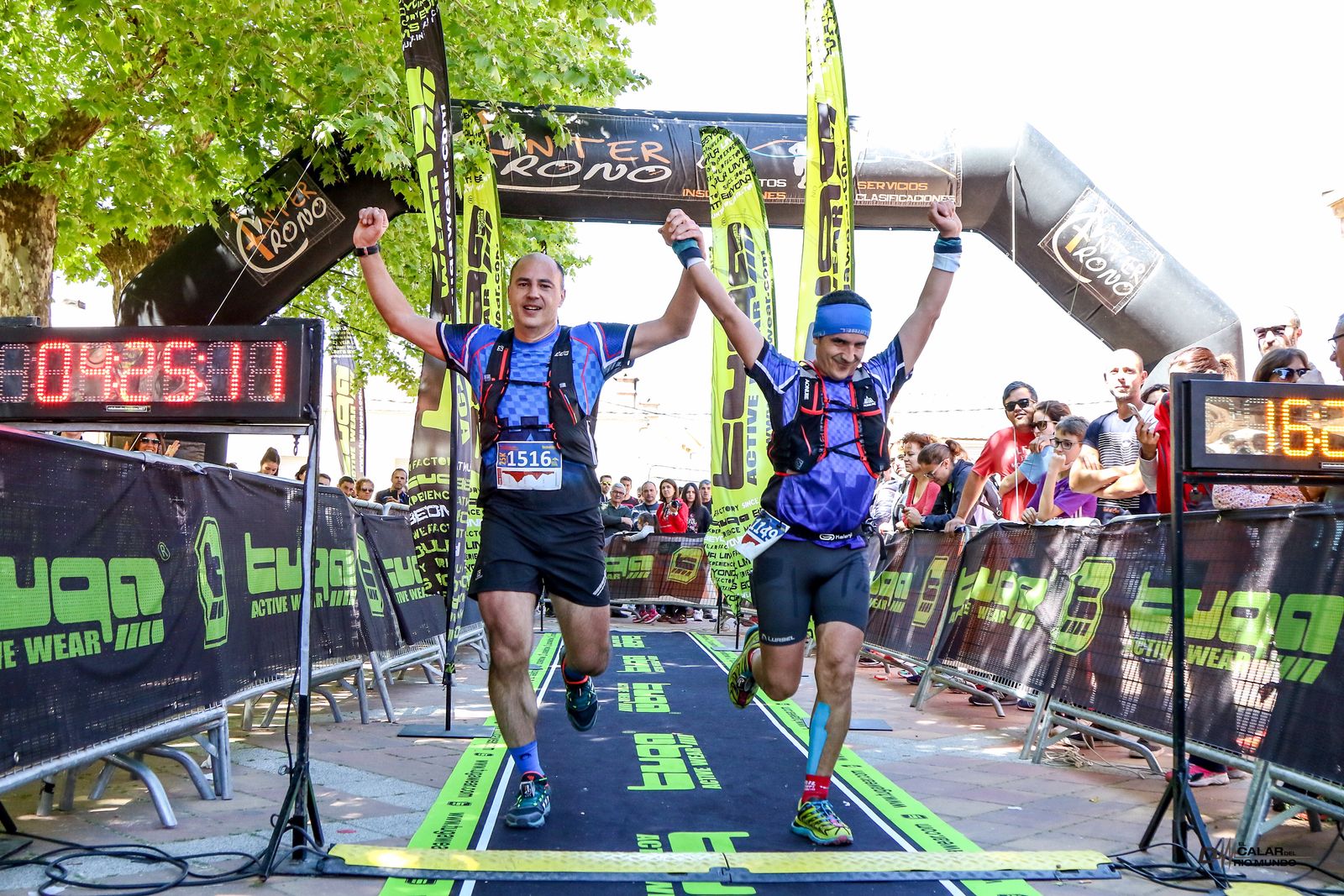José Antonio y Luís entrando juntos a meta