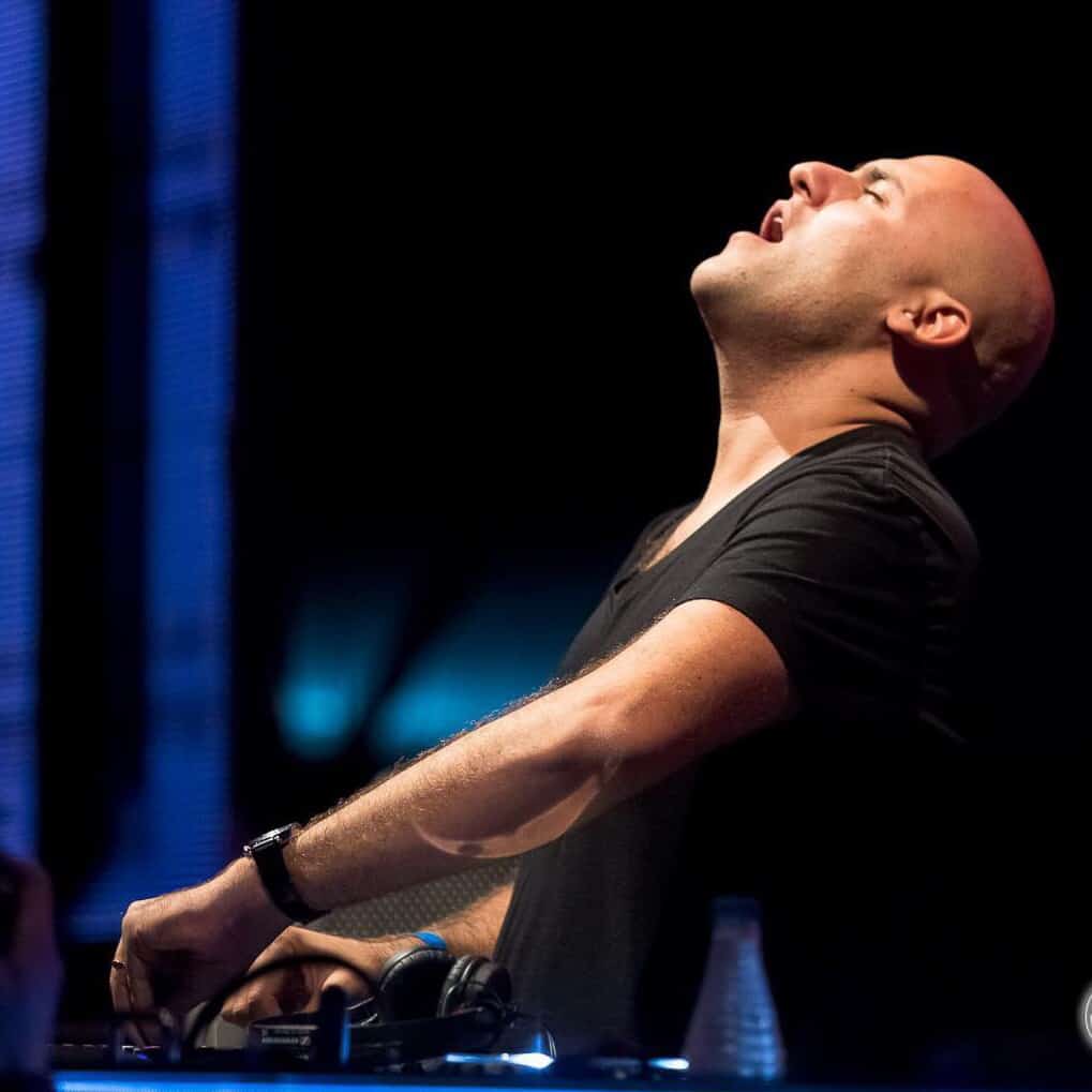 Future Sound Of Egypt 386 (06.04.2015) with Aly & Fila