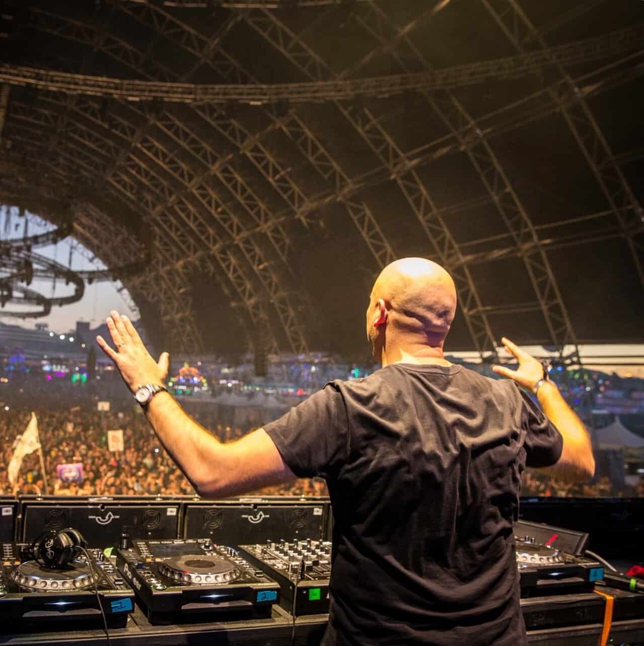 Future Sound Of Egypt 398 (29.06.2015) with Aly & Fila
