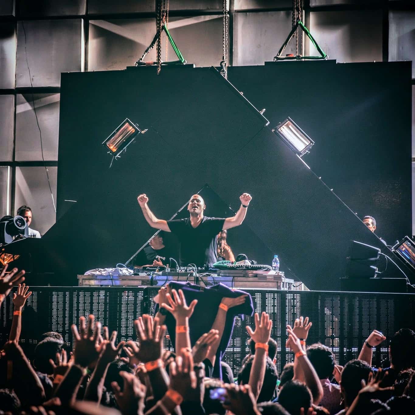 Future Sound of Egypt 414 (19.10.2015) with Aly & Fila