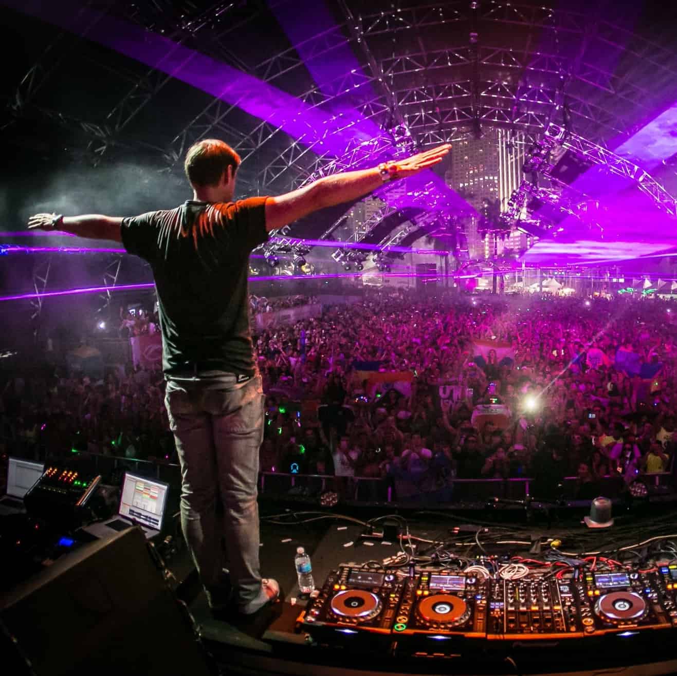 A State Of Trance 741 (26.11.2015) with Armin van Buuren