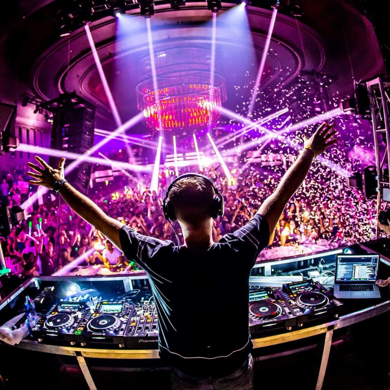 A State Of Trance 757 (31.03.2016) with Armin van Buuren