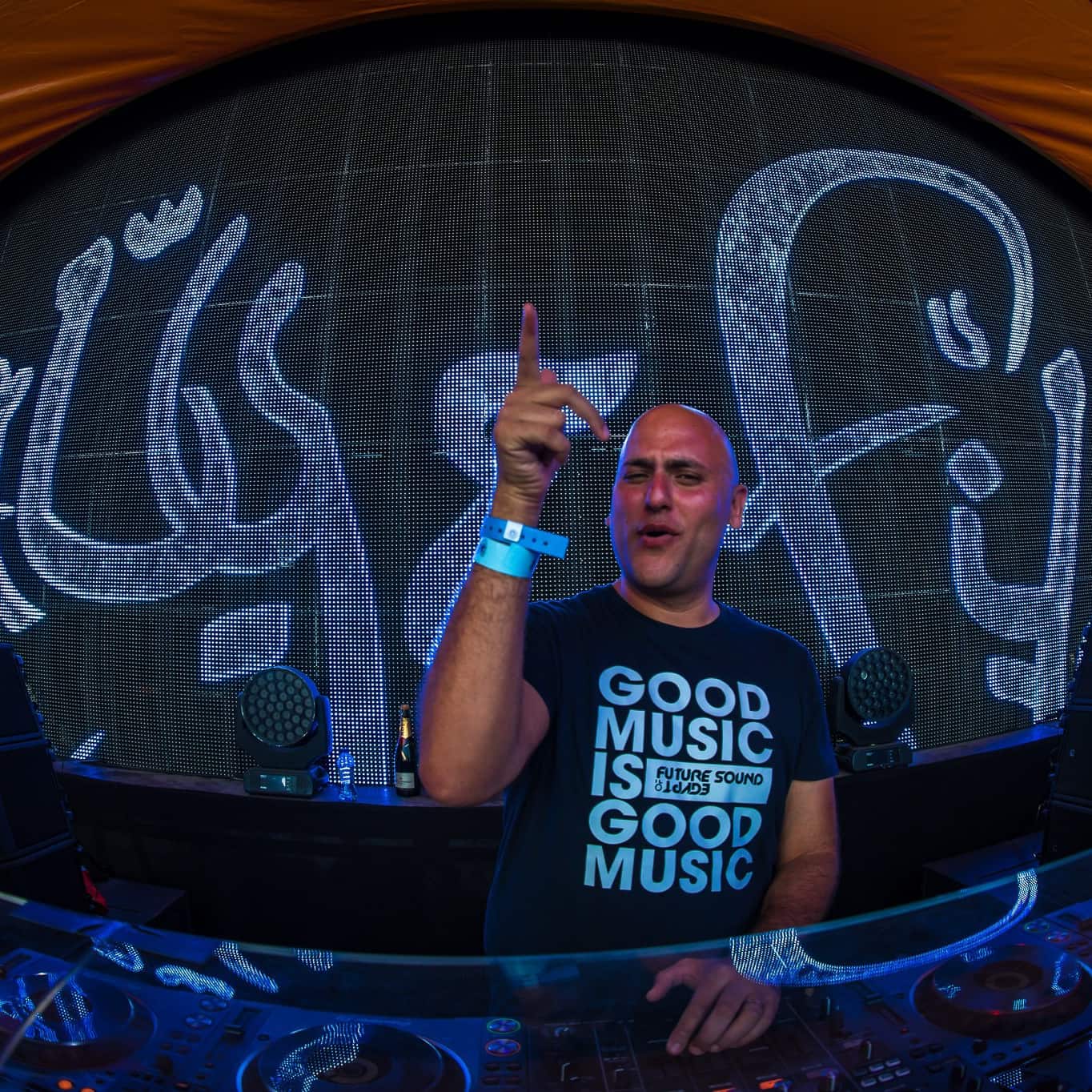 Future Sound of Egypt 559 (01.08.2018) with Aly & Fila