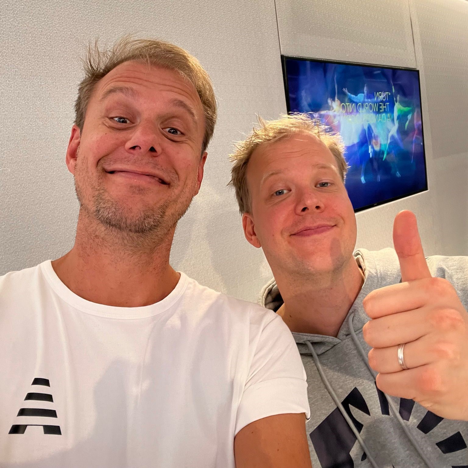 A State Of Trance 1089 (06.10.2022) with Armin van Buuren, Ruben de Ronde and Ferry Corsten