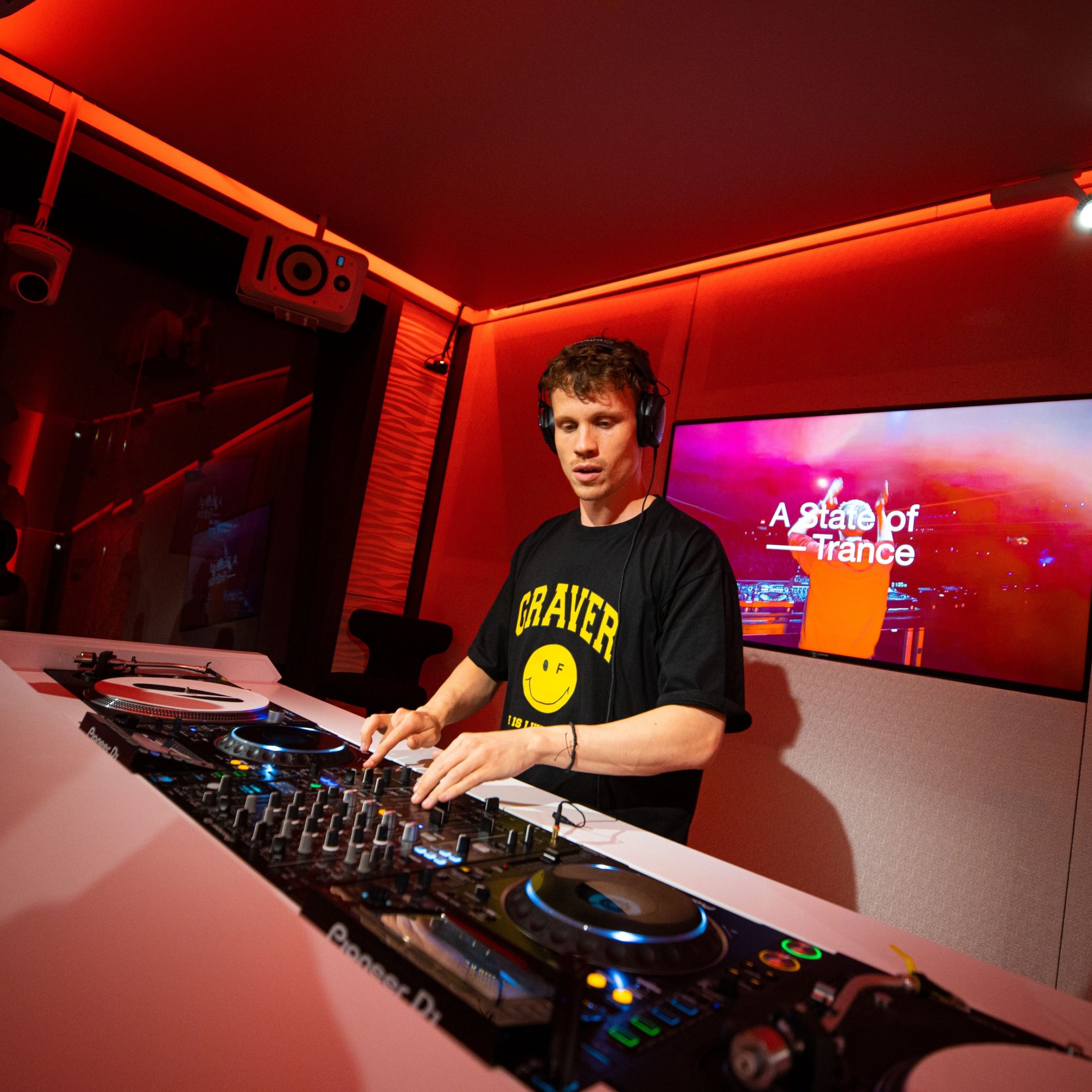 A State Of Trance 1122 (25.05.2023) with Armin van Buuren, Ruben de Ronde & Maddix