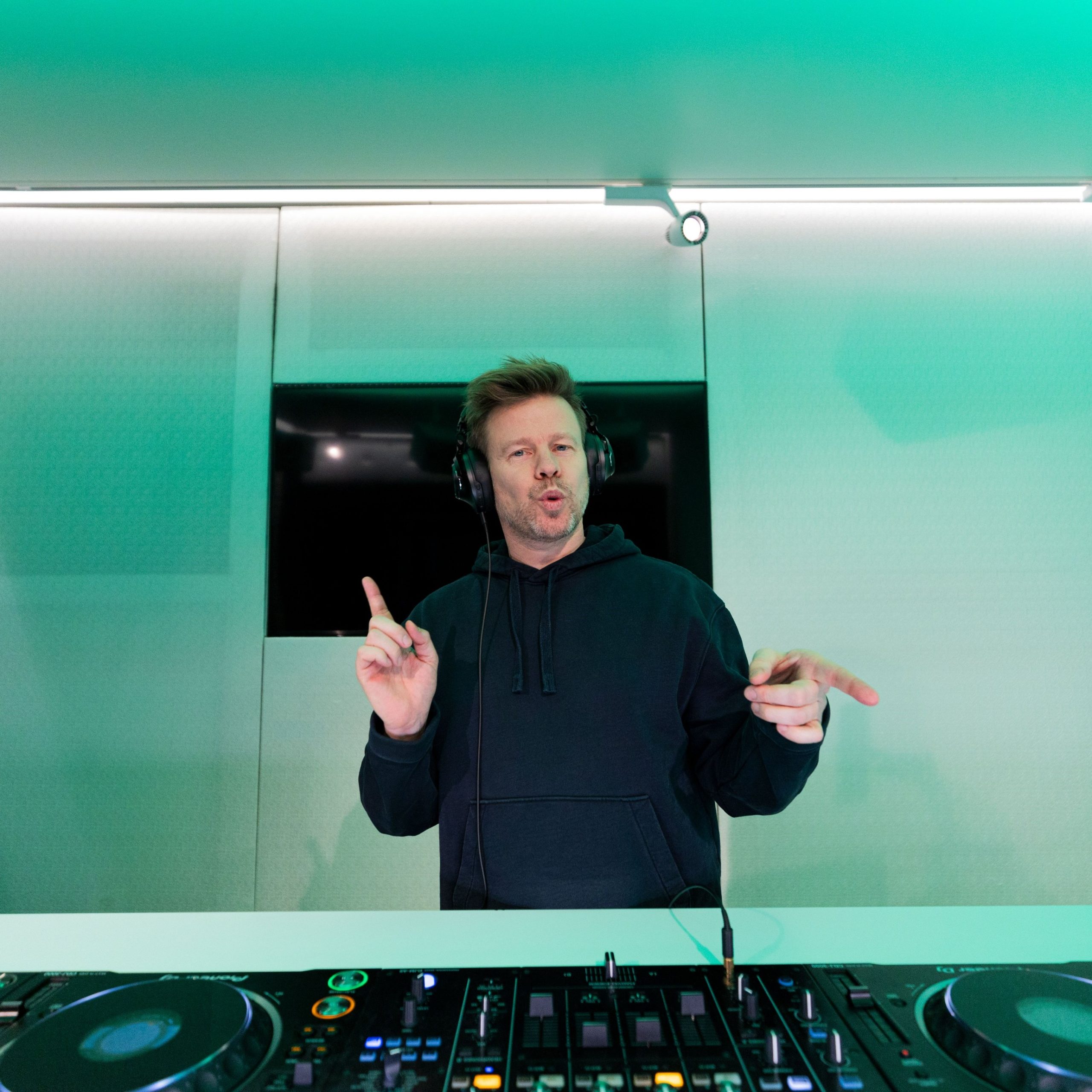 A State Of Trance 1154 (04.01.2024) with Armin van Buuren, Ruben de Ronde & Ferry Corsten