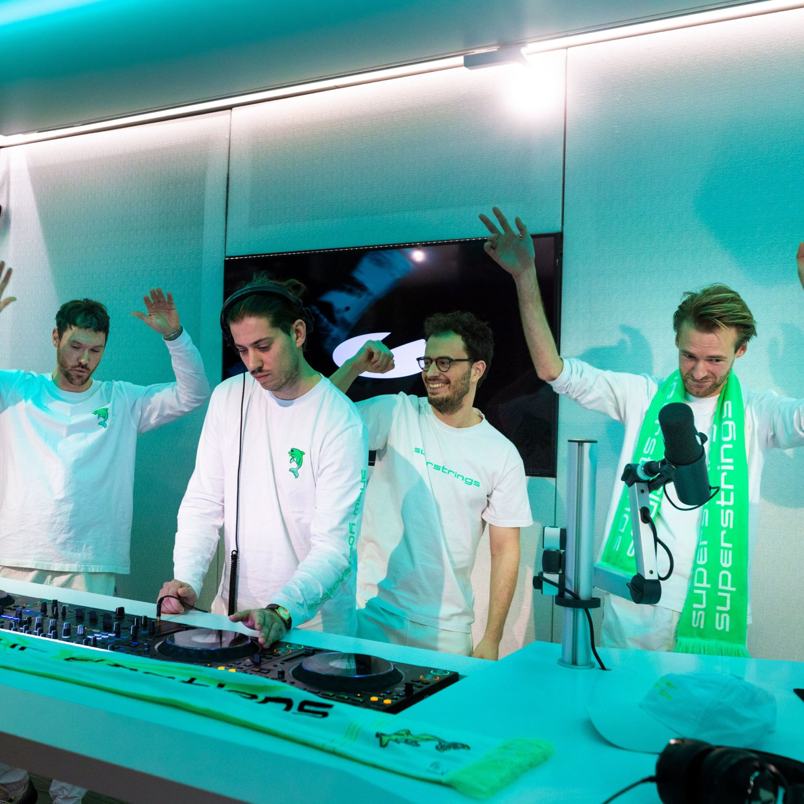 A State Of Trance 1156 (18.01.2024) with Armin van Buuren, Ruben de Ronde & Superstrings