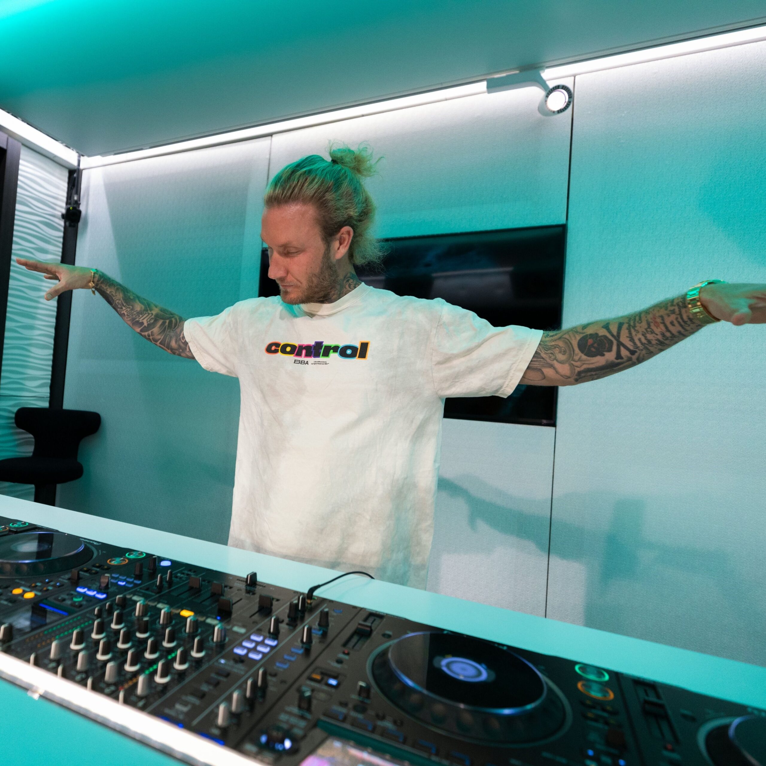 A State Of Trance 1161 (22.02.2024) with Armin van Buuren, Ruben de Ronde and MORTEN