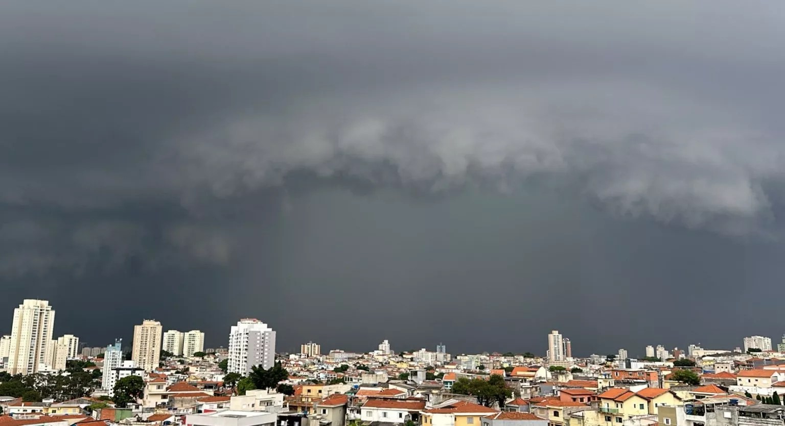 Temporais em São Paulo: como se prevenir em situações de emergência?