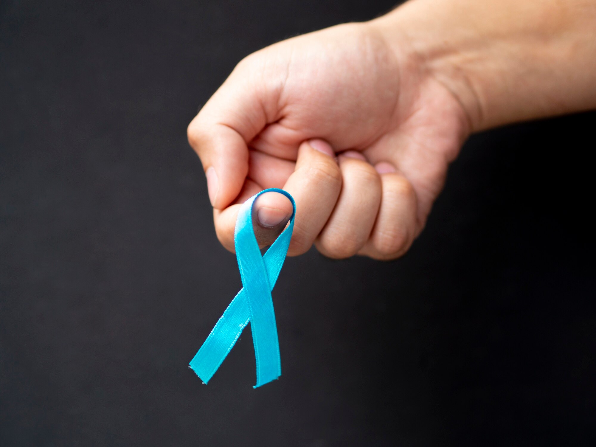 O Novembro Azul é uma campanha mundial dedicada à conscientização sobre o câncer de próstata, promovendo a saúde masculina e incentivando o cuidado preventivo.