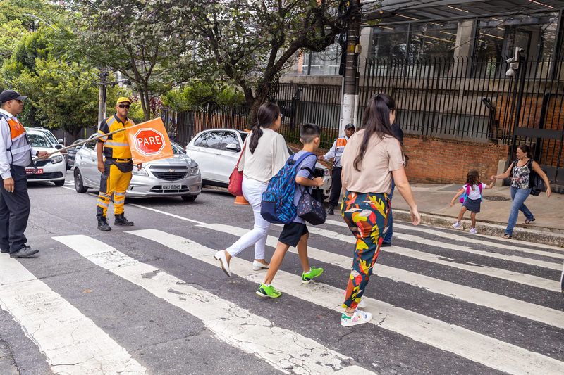 Mais de 1 milhão de estudantes das cerca de 4 mil escolas municipais da cidade de São Paulo retornam às atividades escolares.