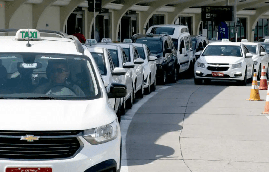 Nova lei permite que taxistas  instalem películas antivandalismo nos vidros dos veículos para aumentar a proteção tanto para o condutor quanto para os passageiros.