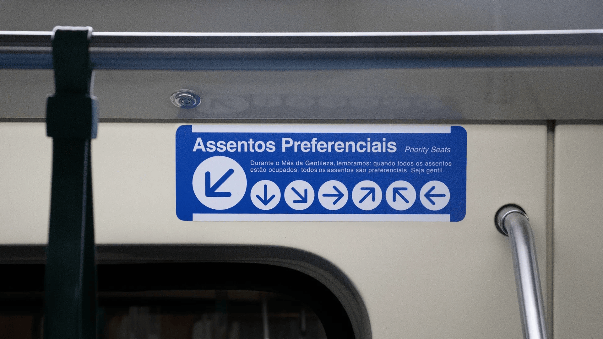 O Metrô de São Paulo lançou uma iniciativa inspiradora: transformar todos os assentos dos trens em assentos “preferenciais”.