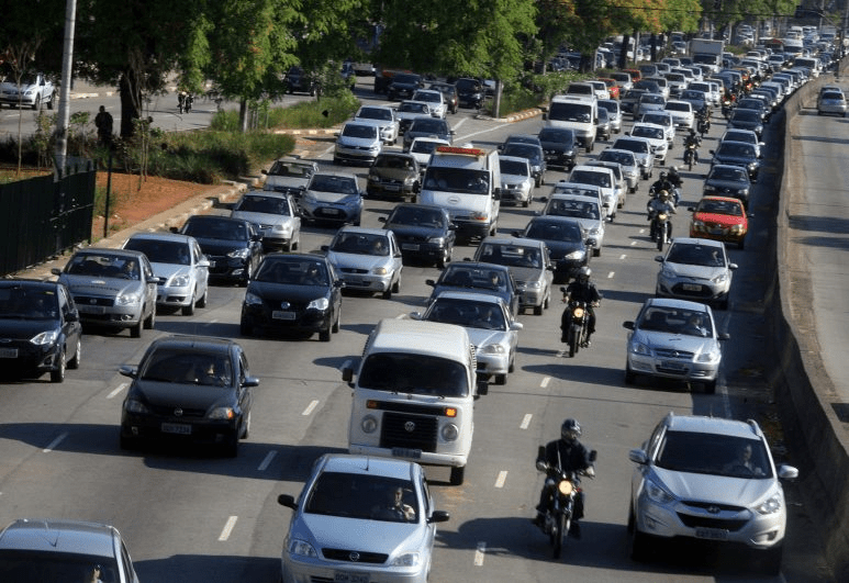 O feriado da Consciência Negra,  terá rodízio municipal suspenso e movimentação intensa nas estradas em São Paulo.