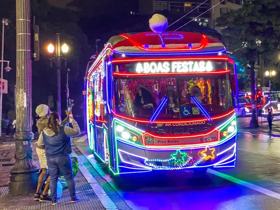 O Natal Iluminado 2025 transforma São Paulo em um grande espetáculo de luzes, cultura e mobilidade  e o transporte público ganhou destaque especial com linhas e ônibus temáticos