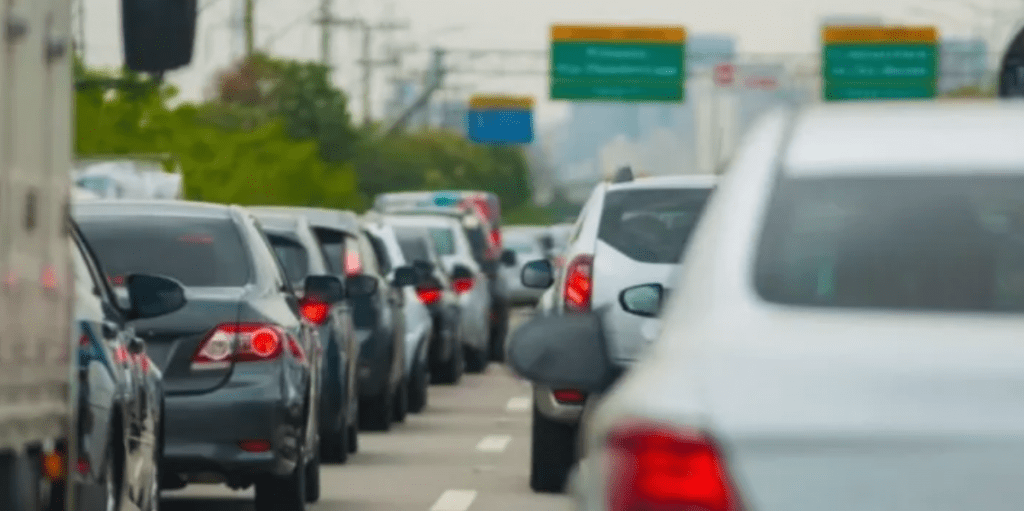 A política de isenção ou redução do IPVA para carros elétricos e híbridos ganhou força para 2026 em diversos estados.