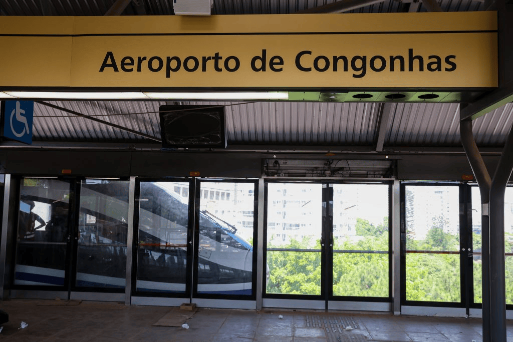 A  Linha 17-Ouro foi projetada para conectar a Estação Morumbi — atualmente integrada à Linha 9-Esmeralda da CPTM — ao Aeroporto de Congonhas.