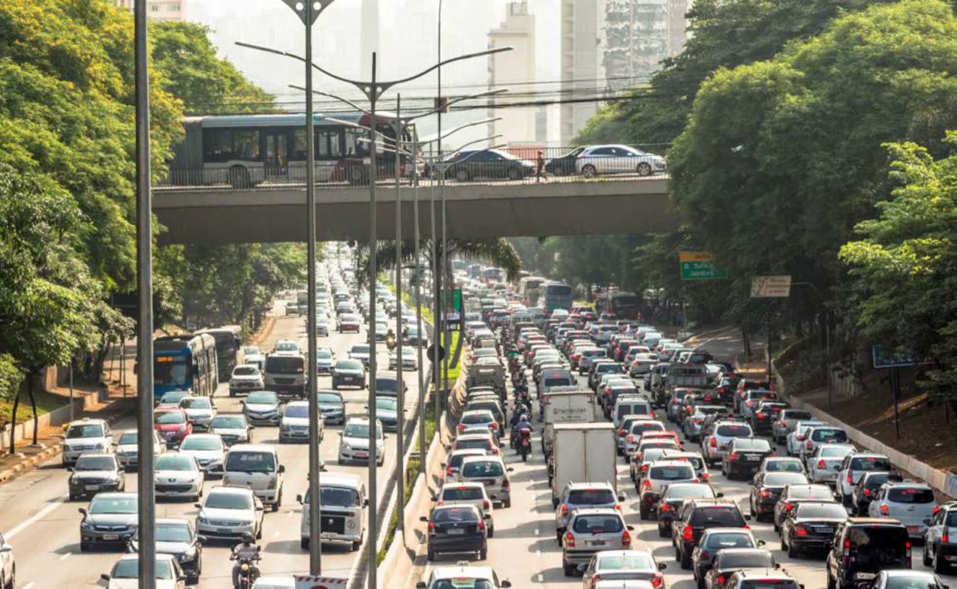 Nesta quarta-feira, 25/02/2026, São Paulo registrou o maior ínidce de congestionamento de 2026, chegando a 1.149 quilômetros de lentidão, segundo a CET.