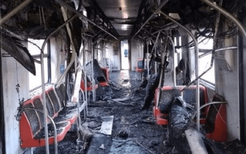 Um incêndio em trem, da Linha 12-Safira provocou uma interrupção nas linhas 11-Coral, 12-Safira e 13-Jade, deixando milhares de passageiros sem transporte.