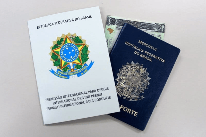 CNH Brasileira é reconhecida no exterior em mais de 100 países. Há países em que é permitido dirigir somente com a CNH e em outros, precisa também do PID.